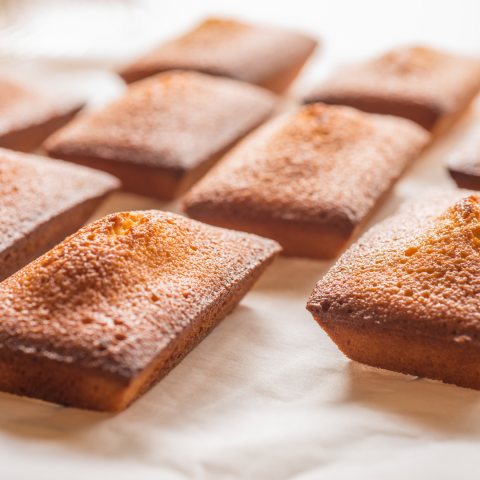 Apricot jam financiers