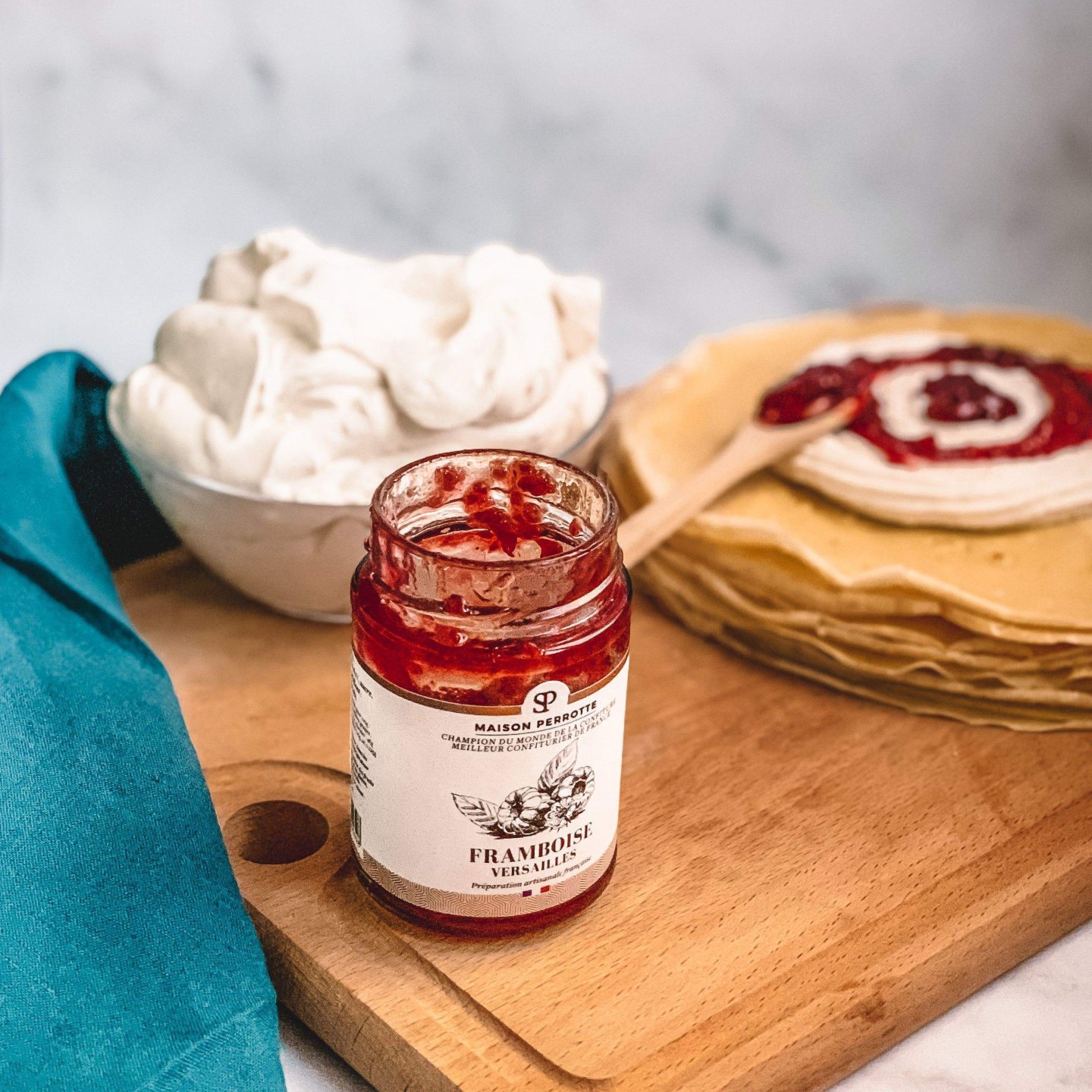 Pancakes with mascarpone whipped cream