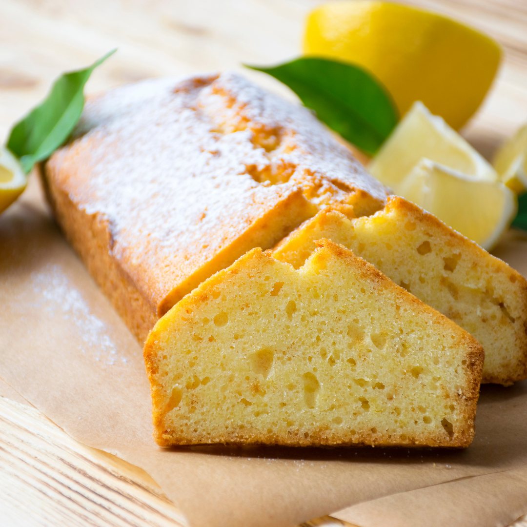 Cake au citron avec une garniture de confiture de citron
